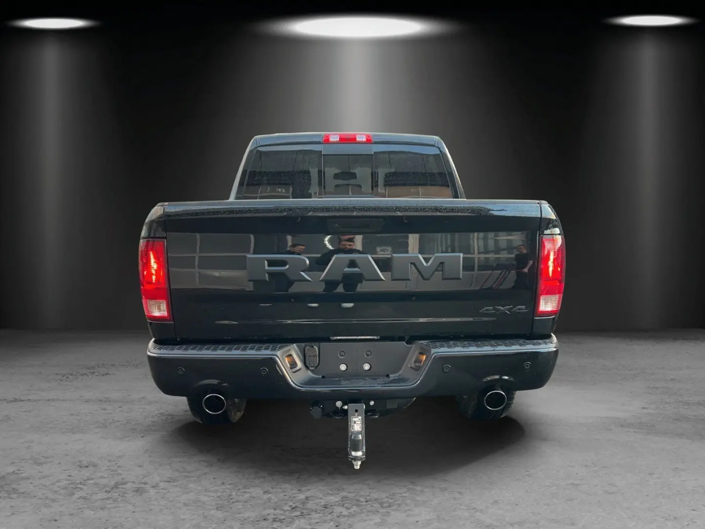 RAM 1500 Crew Cab Classic Black LPG/LED/AHK 3500