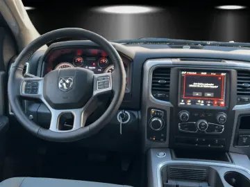RAM 1500 Crew Cab Classic Black LPG/LED/AHK 3500