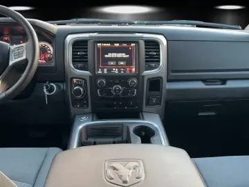 RAM 1500 Crew Cab Classic Black LPG/LED/AHK 3500