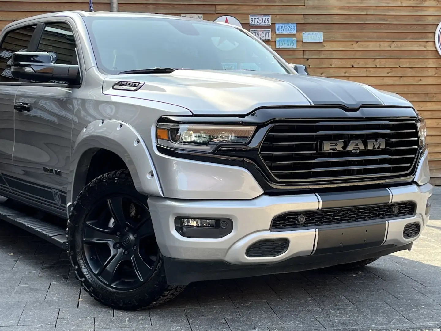 RAM 1500 BTS Night Edition 5,7 4x4 AHK LPG