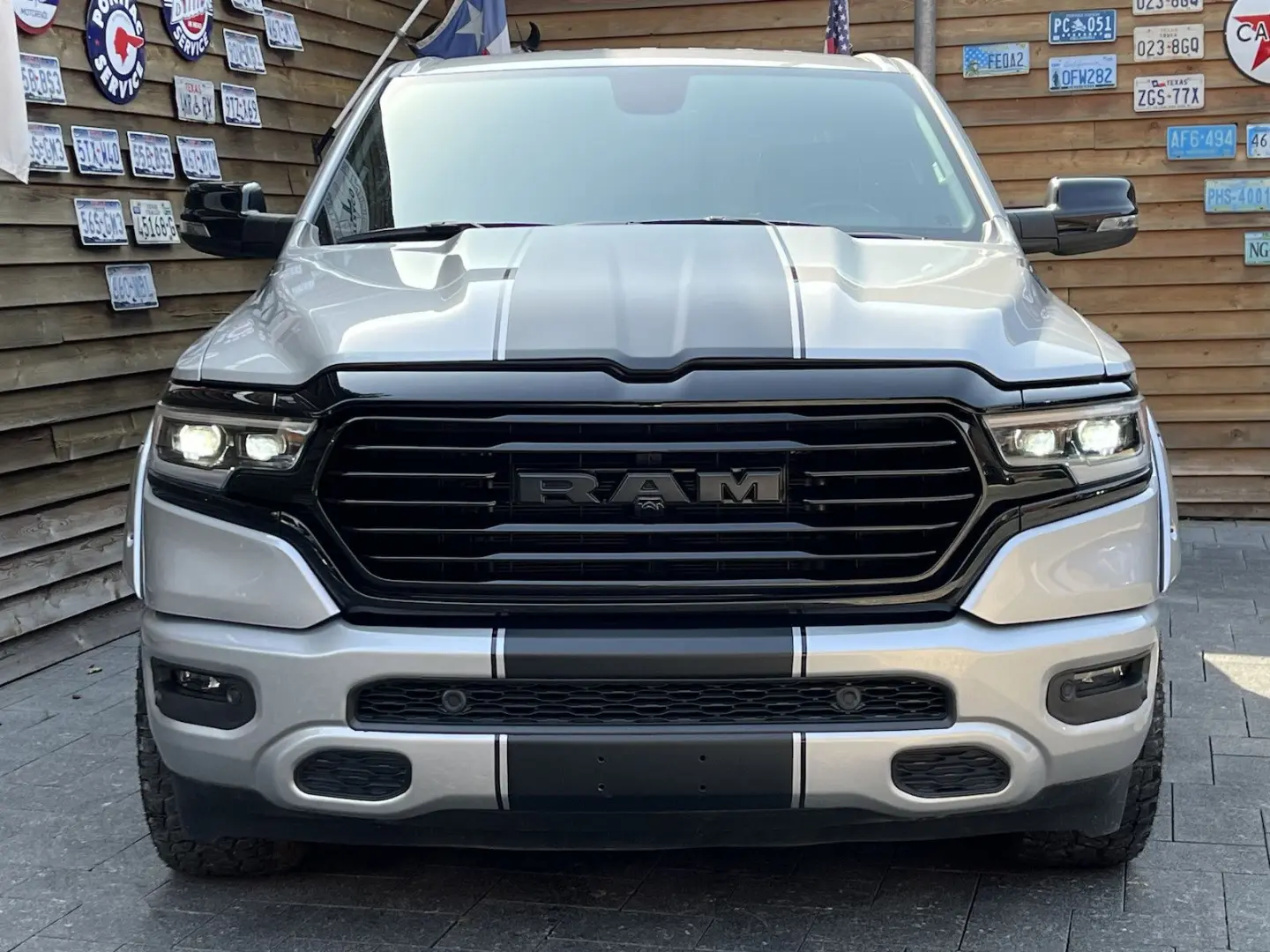 RAM 1500 BTS Night Edition 5,7 4x4 AHK LPG