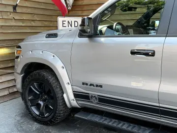 RAM 1500 BTS Night Edition 5,7 4x4 AHK LPG