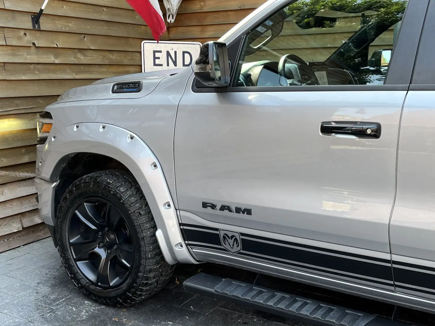 RAM 1500 BTS Night Edition 5,7 4x4 AHK LPG