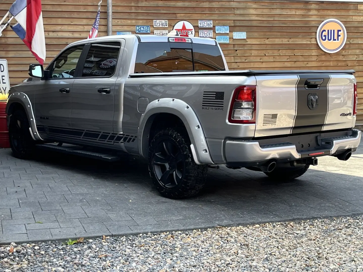 RAM 1500 BTS Night Edition 5,7 4x4 AHK LPG