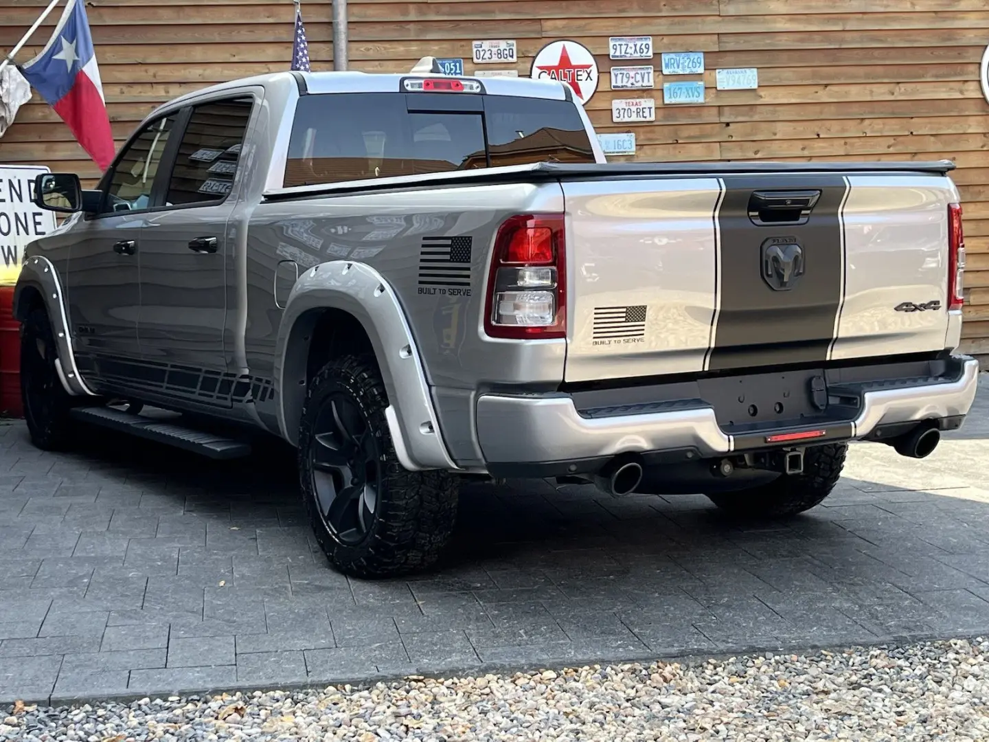 RAM 1500 BTS Night Edition 5,7 4x4 AHK LPG