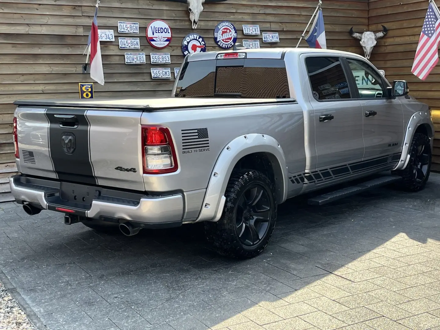 RAM 1500 BTS Night Edition 5,7 4x4 AHK LPG