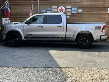 RAM 1500 BTS Night Edition 5,7 4x4 AHK LPG