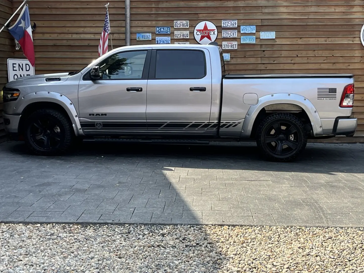 RAM 1500 BTS Night Edition 5,7 4x4 AHK LPG
