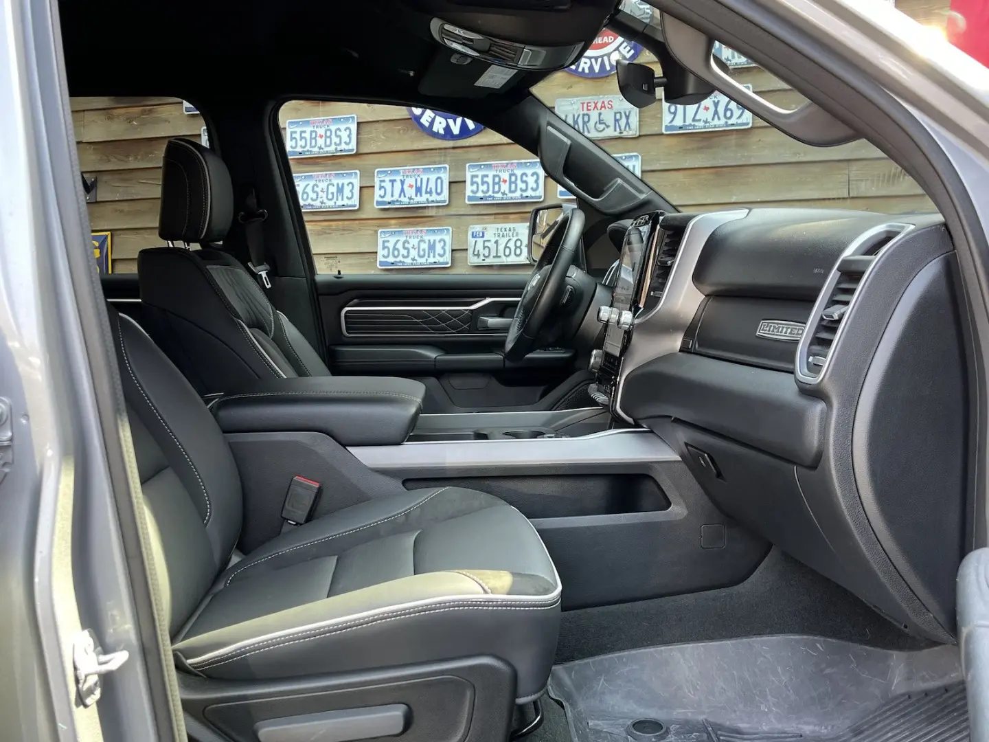 RAM 1500 BTS Night Edition 5,7 4x4 AHK LPG