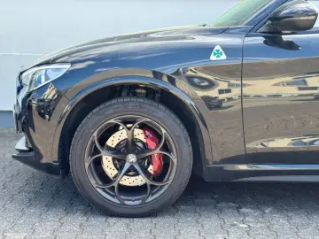 Stelvio Quadrifoglio Q4 NAVI KAMERA ALU SITZH