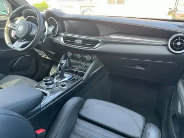 Stelvio Quadrifoglio Q4 NAVI KAMERA ALU SITZH