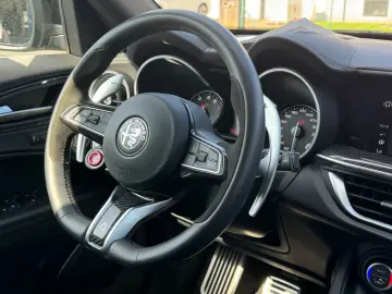 Stelvio Quadrifoglio Q4 NAVI KAMERA ALU SITZH
