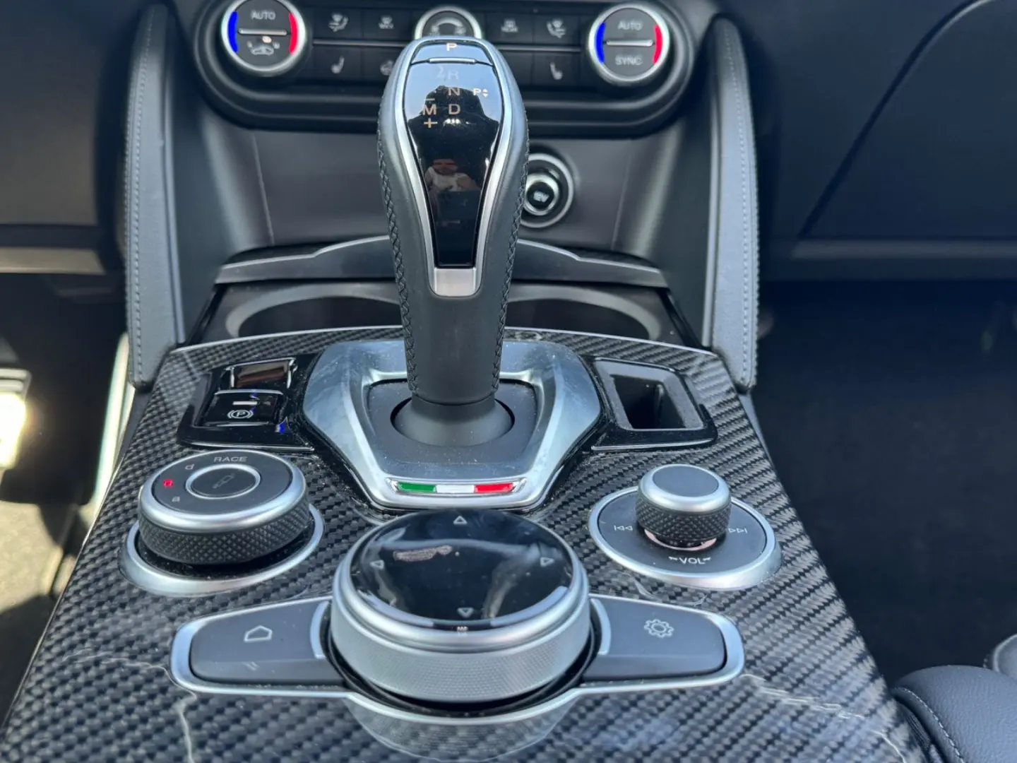 Stelvio Quadrifoglio Q4 NAVI KAMERA ALU SITZH