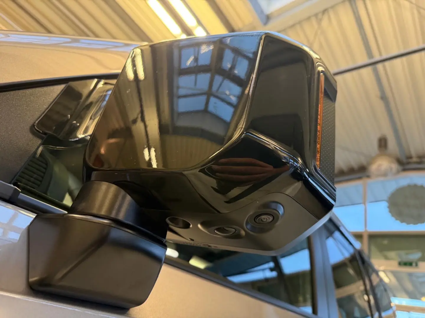LC 250 - EXECUTIVE-360 KAMERA-COOL BOX-20 ZOLL