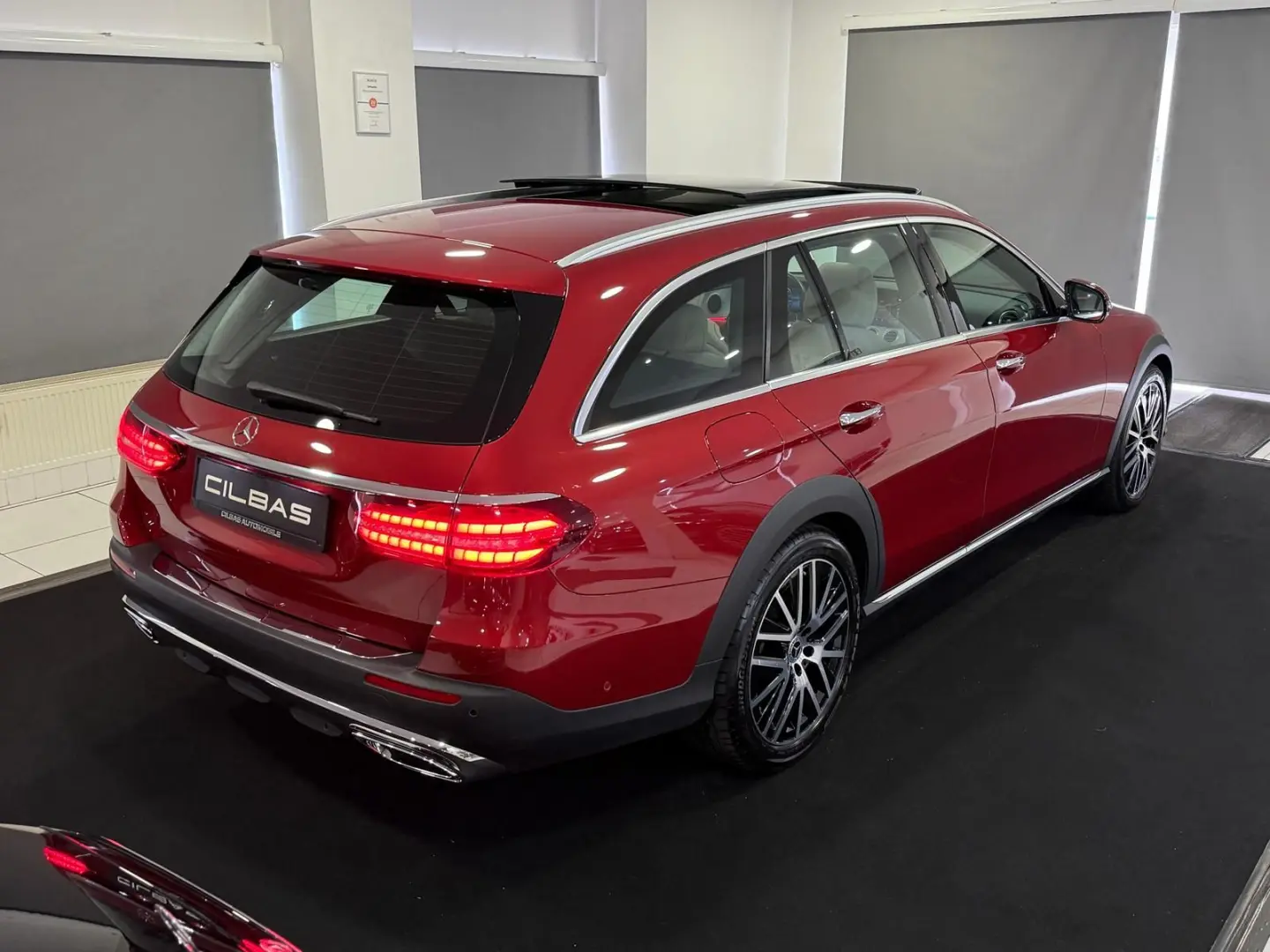 E 220 d T All-Terrain*AIR*PANO*KAM*HUD*DIST*AHK*