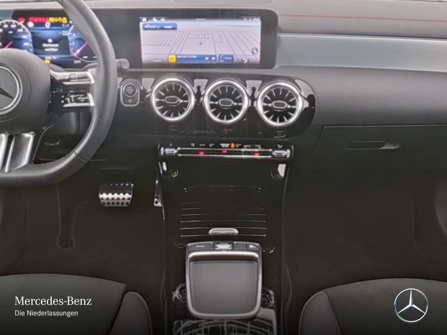 CLA 200 AMG Kamera LED KEYLESS Ambiente 18
