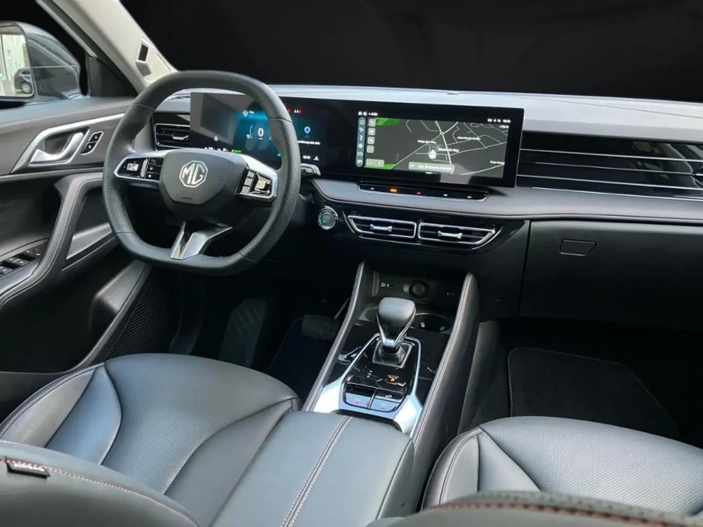 HS PHEV Luxury