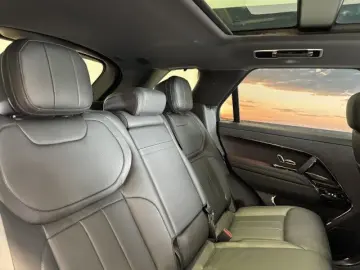 Range Rover Sport D300 SE Dyn BlackPack AHK HUD