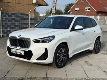 iX1 xDrive30 M Sport AHK eSitze Head-Up 360Kamer