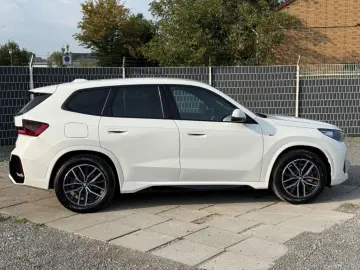 iX1 xDrive30 M Sport AHK eSitze Head-Up 360Kamer