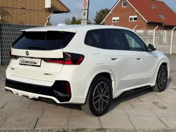 iX1 xDrive30 M Sport AHK eSitze Head-Up 360Kamer
