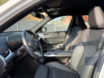 iX1 xDrive30 M Sport AHK eSitze Head-Up 360Kamer