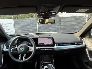 iX1 xDrive30 M Sport AHK eSitze Head-Up 360Kamer