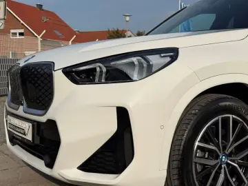 iX1 xDrive30 M Sport AHK eSitze Head-Up 360Kamer