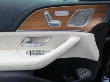 GLE 300 d 4M AMG*RKam*Pano*Burm*MBUX*Navi*DAB*9G