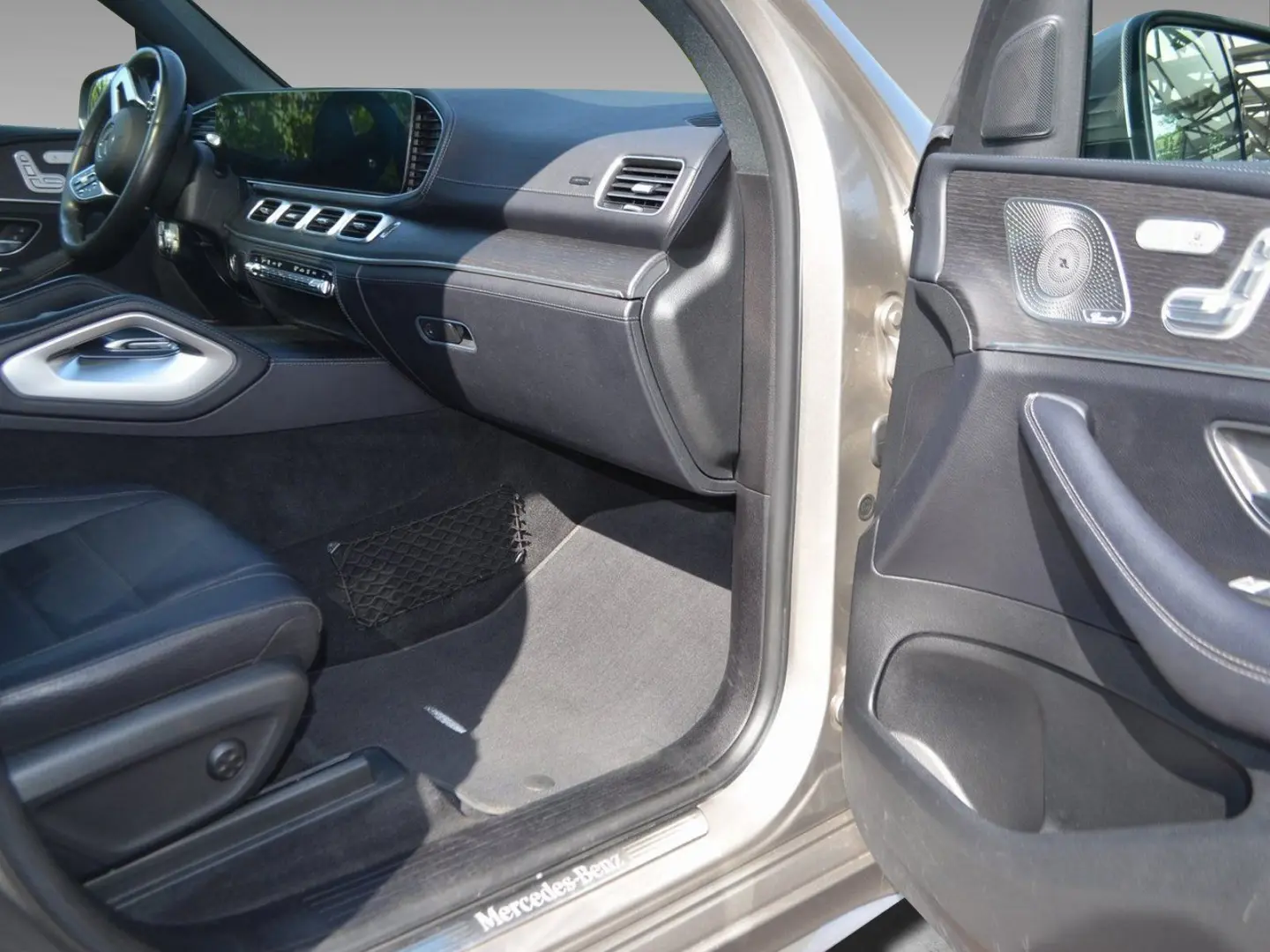 d 4M AMG MULTIBEAM 360° AHK PANO BURMESTER AIRMA