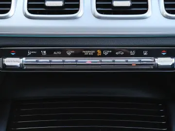 GLE 400 d 4M AMG DISTRO+PANO+KAMERA+STANDHZG+AHK