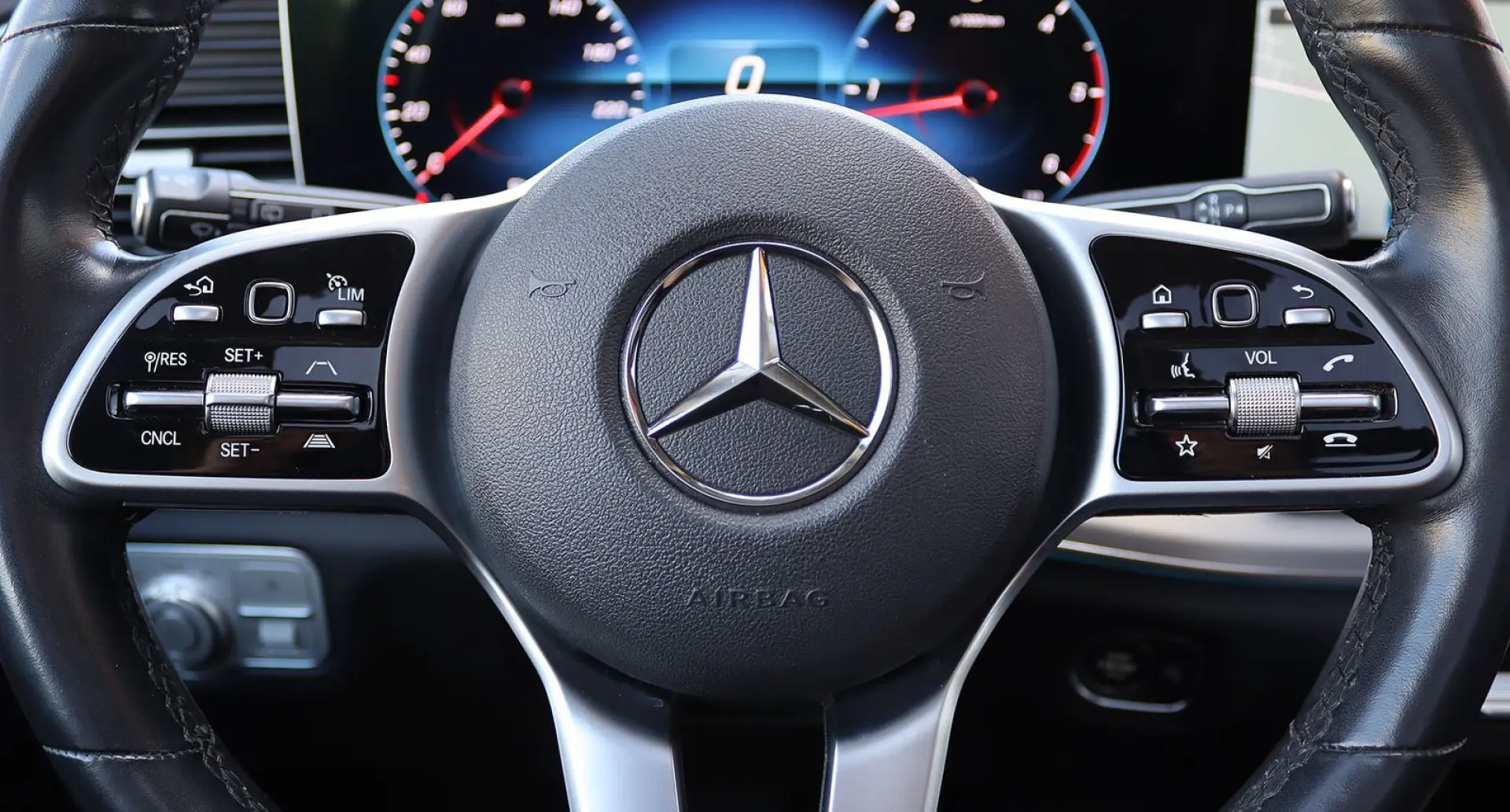 GLE 400 d 4M AMG DISTRO+PANO+KAMERA+STANDHZG+AHK