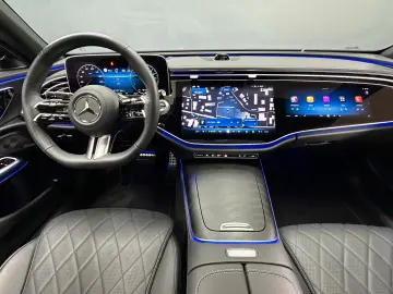 Mercedes-Benz E 300 de 4M AMG DIG. LIGHT/AHK/Pano