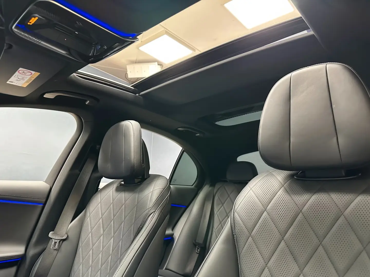 Mercedes-Benz E 300 de 4M AMG DIG. LIGHT/AHK/Pano