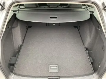Golf VIII Variant Life eTSI
