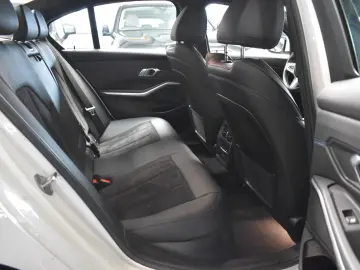 320 i M SPORT*KAMERA*LED*ACC*LIVE COCKPIT*SHZ*