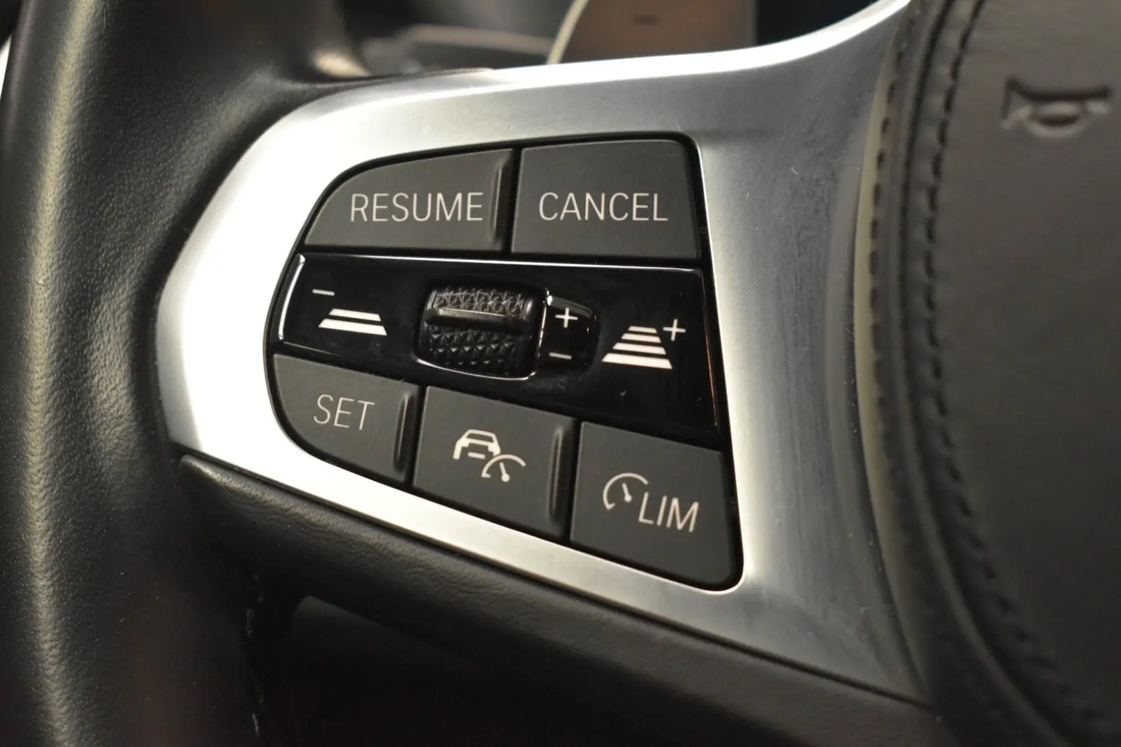 320 i M SPORT*KAMERA*LED*ACC*LIVE COCKPIT*SHZ*