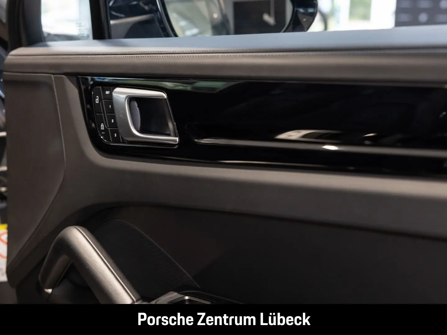 Cayenne S Coupe Hinterachslenkung Head-Up