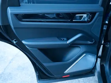 Cayenne Coupe E-Hybrid Platinum Edi SPORT DESIGN