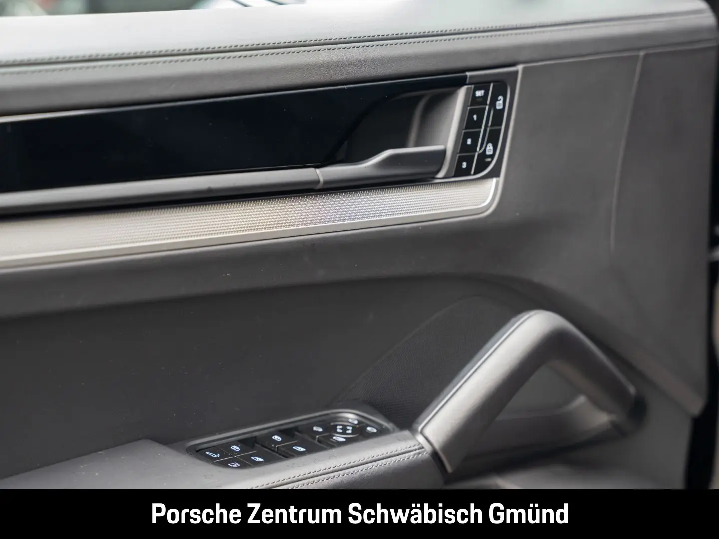 Cayenne E-Hybrid Surround-View LED-Matrix BOSE