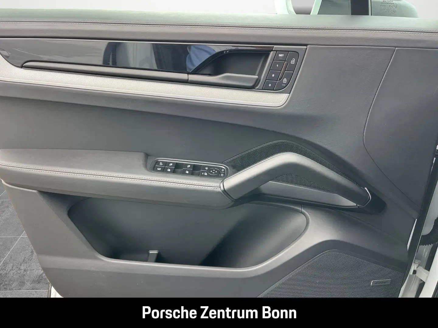 Cayenne E-Hybrid BOSE Panoramadach Luftfederung