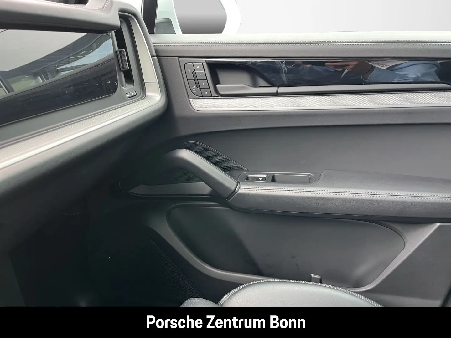 Cayenne E-Hybrid BOSE Panoramadach Luftfederung