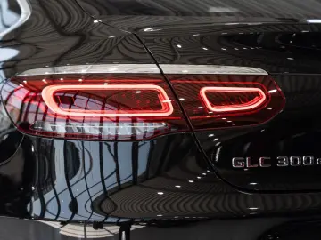 GLC300 e 4M Coupe*AMG-LINE*LEDER*NAVI*LED*1.HD*