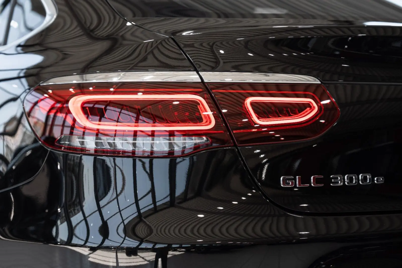 GLC300 e 4M Coupe*AMG-LINE*LEDER*NAVI*LED*1.HD*