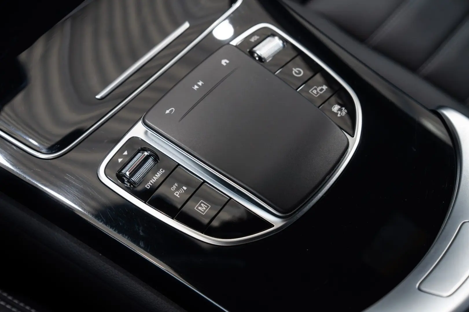 GLC300 e 4M Coupe*AMG-LINE*LEDER*NAVI*LED*1.HD*