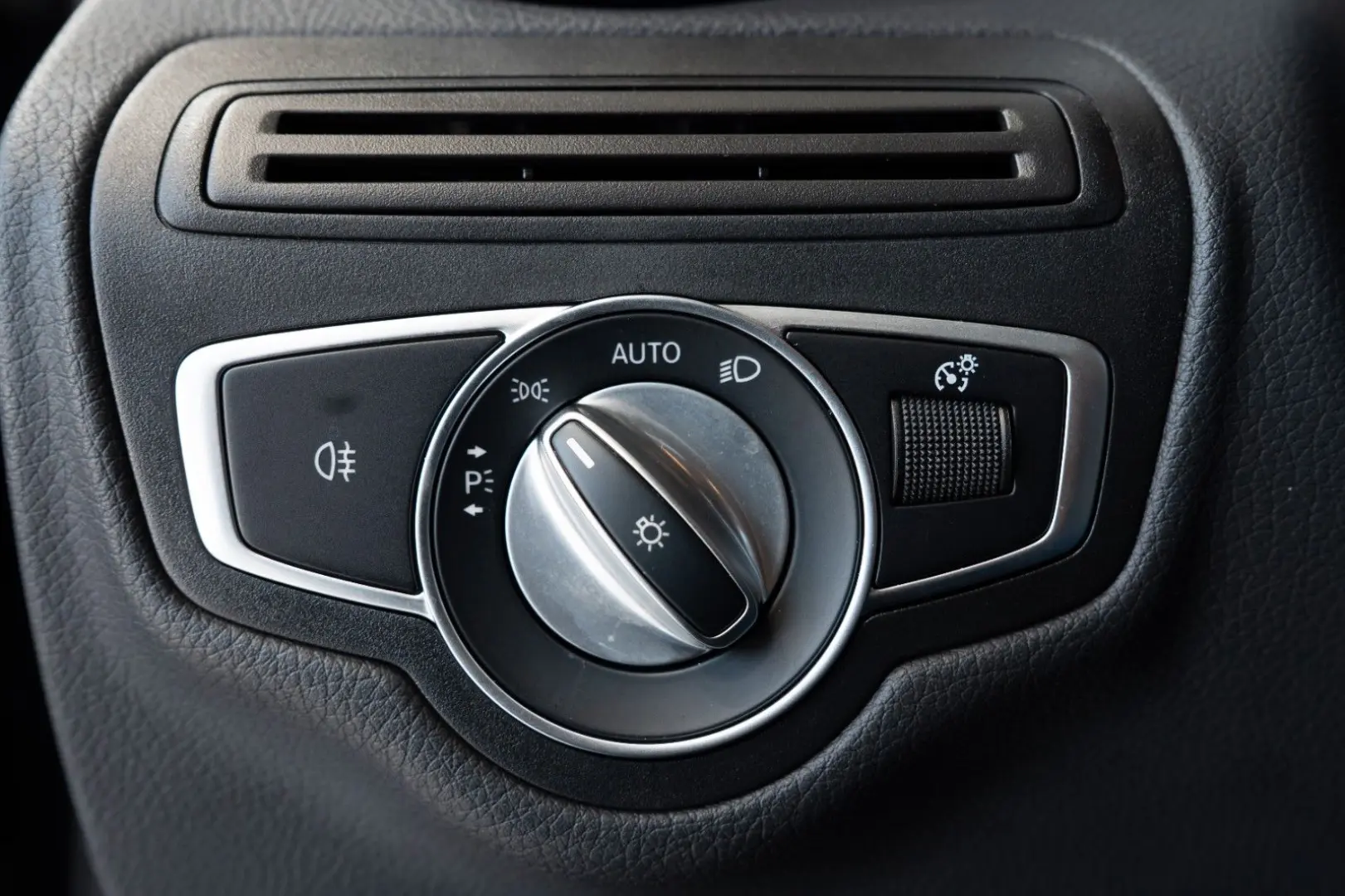 GLC300 e 4M Coupe*AMG-LINE*LEDER*NAVI*LED*1.HD*