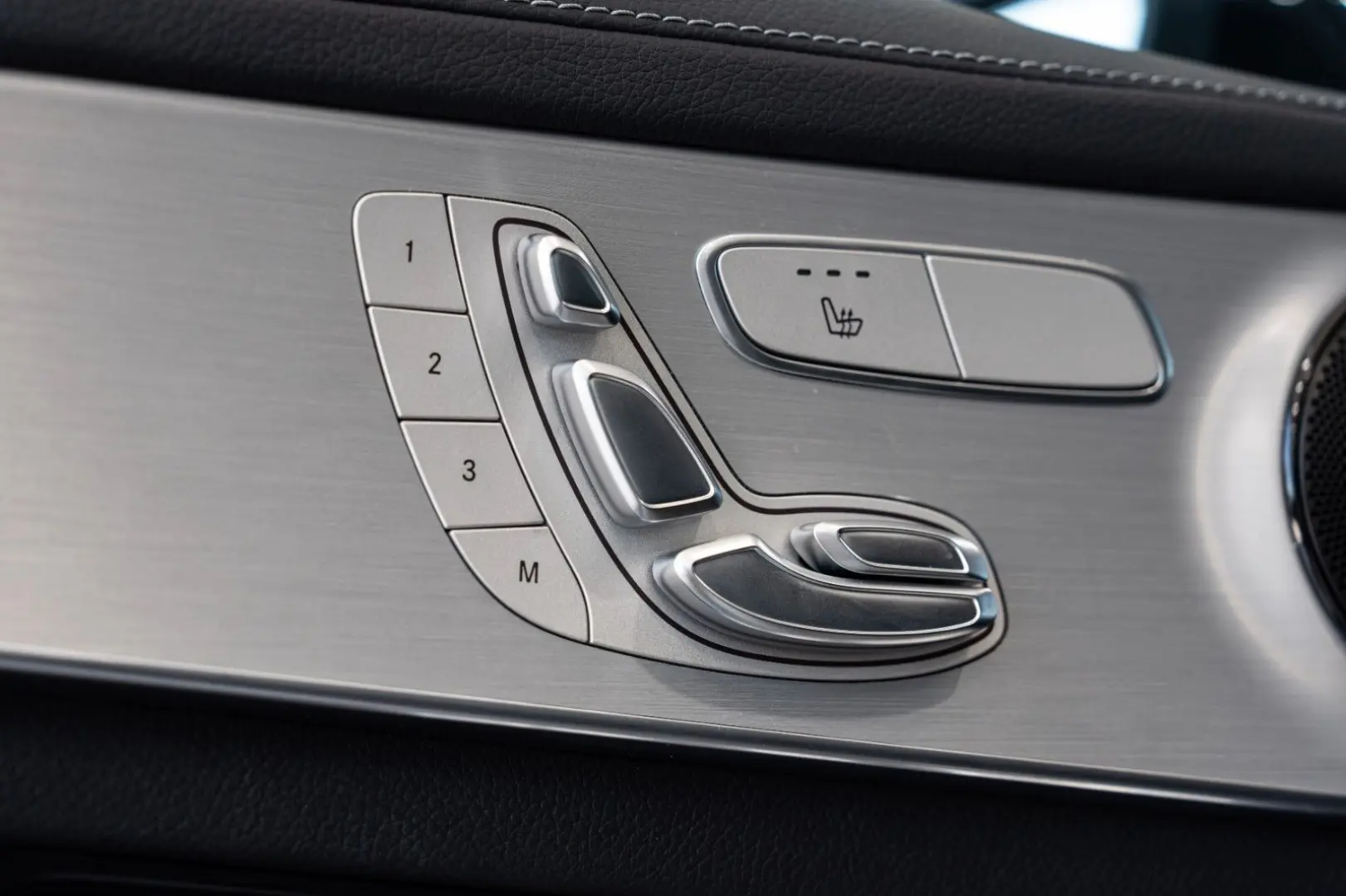 GLC300 e 4M Coupe*AMG-LINE*LEDER*NAVI*LED*1.HD*