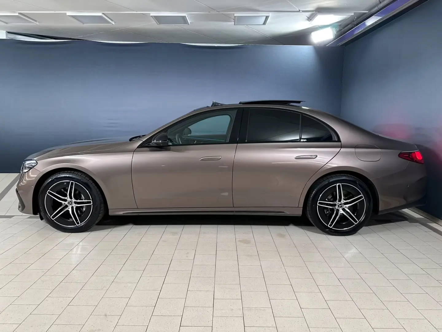 Mercedes-Benz E 300 de 4M AMG DIG.LIGHT/AHK/Pano