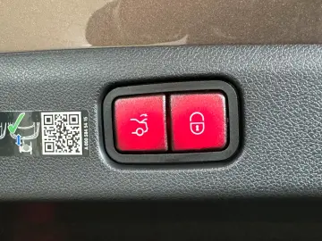 Mercedes-Benz E 300 de 4M AMG DIG.LIGHT/AHK/Pano