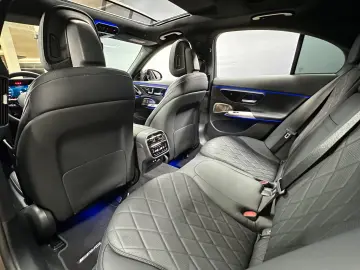 Mercedes-Benz E 300 de 4M AMG DIG.LIGHT/AHK/Pano